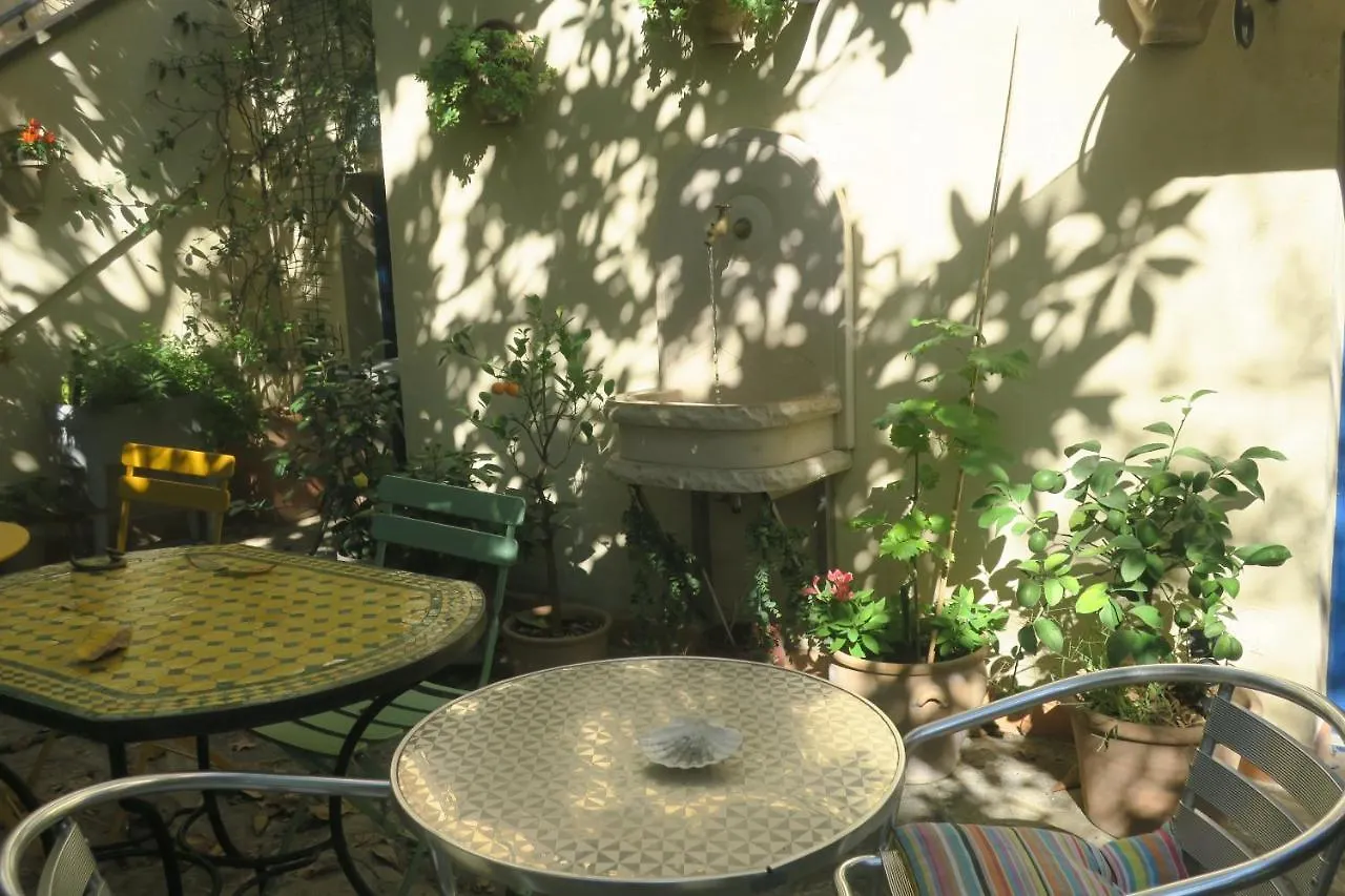 Bed and Breakfast Tombe La Nefle à Avignon Couette-café